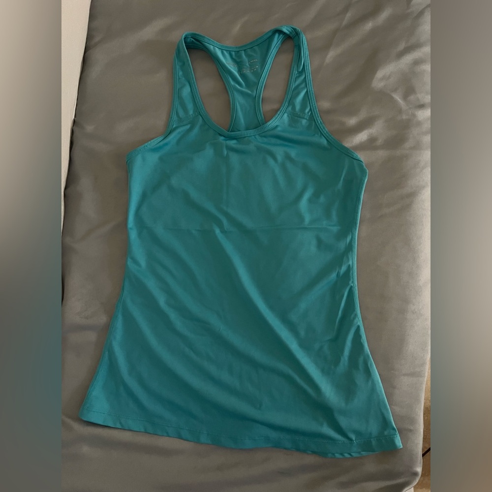2XU turquoise tank top